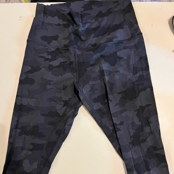 28” Lululemon Aligns - Picture 1 of 4